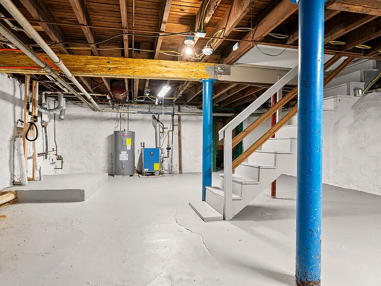 610 Saxer Ave — Photo 31