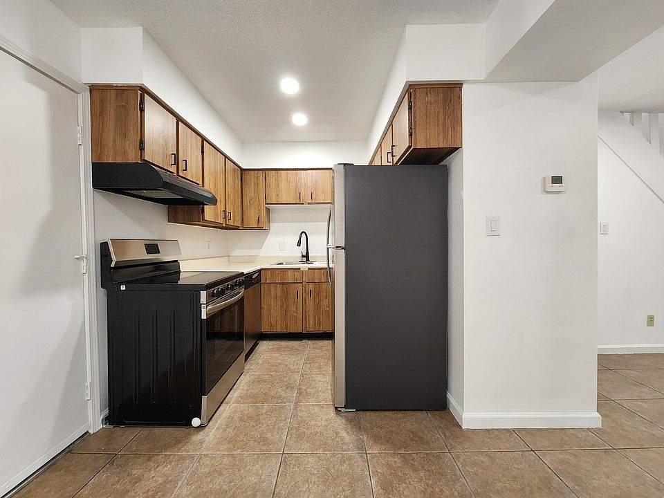 300 W Mill St Carbondale IL Zillow