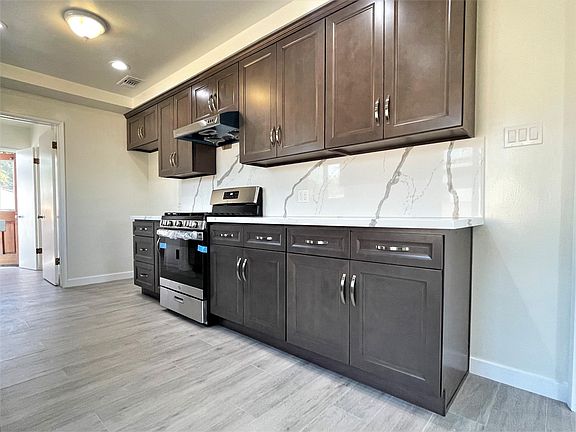 5th image of 408 N Phillips Ave