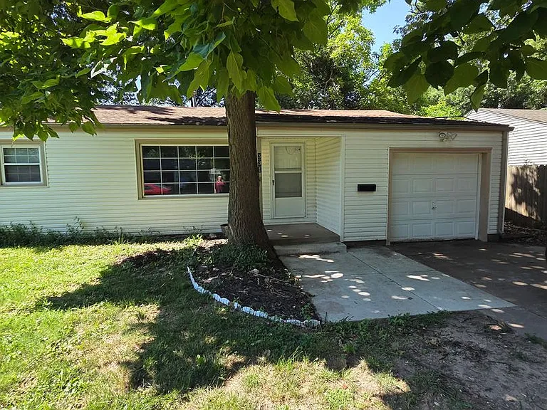 331 W 4th St — Photo 13