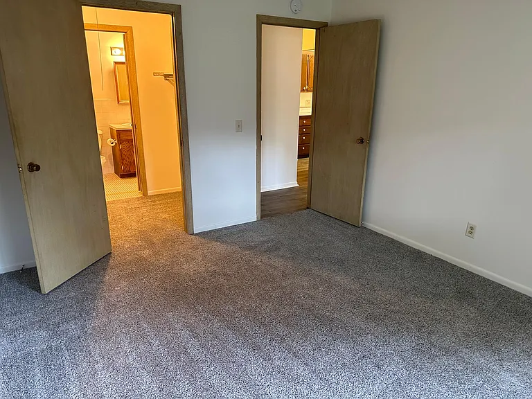 2122 Allen Blvd #6 — Photo 10