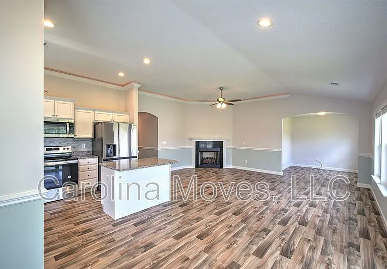 1303 Lindale Pl — Photo 7