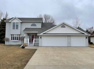 307 Dickinson Dr SE, Devils Lake, ND 58301