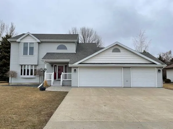 307 Dickinson Dr SE, Devils Lake, ND 58301