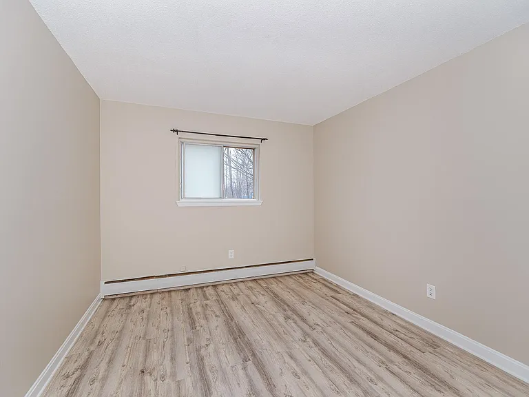 11 Crescent Dr #2 — Photo 4