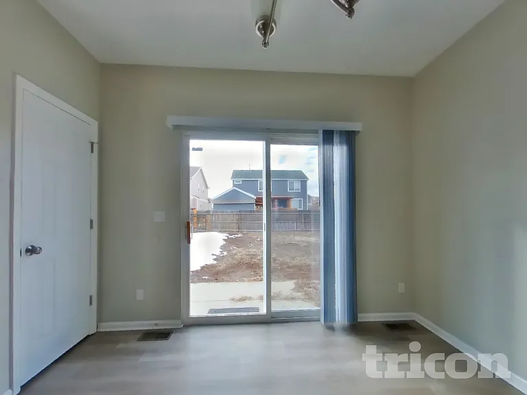 565 Winebrook Way — Photo 7