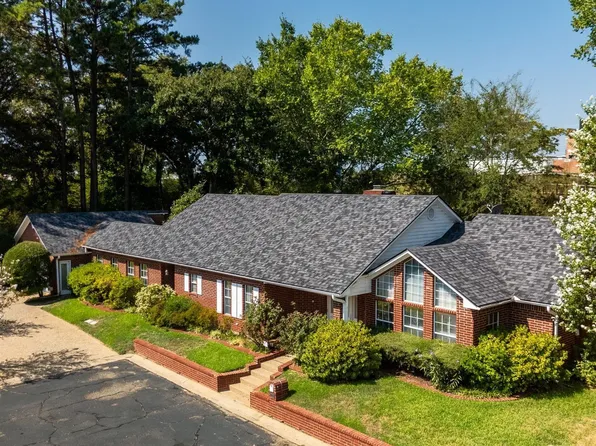 303 Canterbury Ct, Tyler, TX 75703