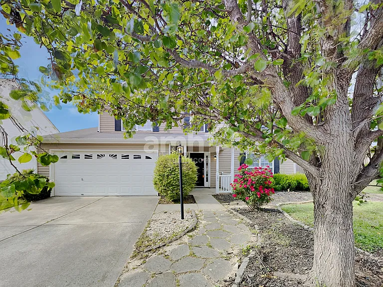 141 Sawhorse Dr — Photo 1