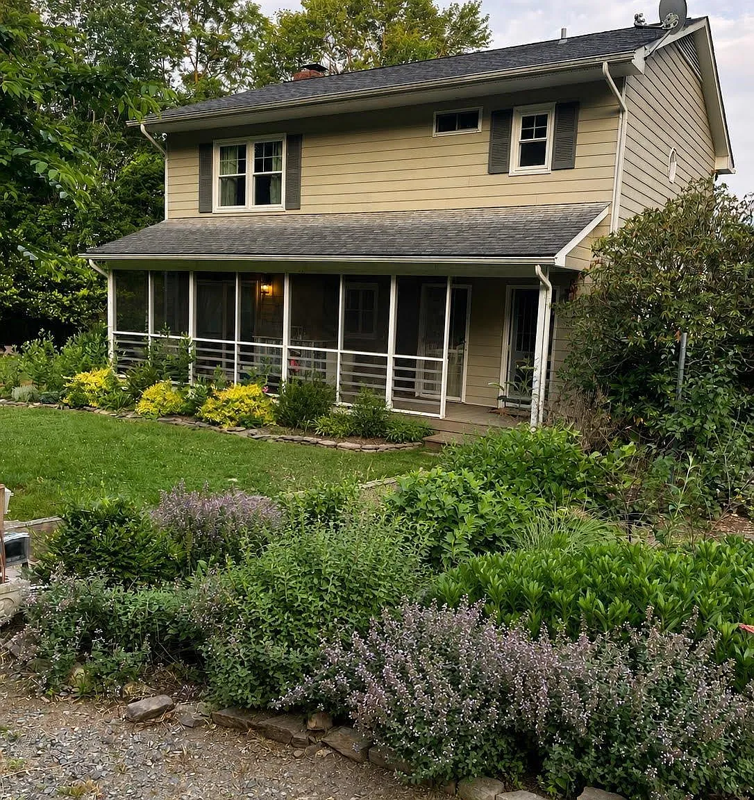 3 bed, 2.5 bath, 1664 sqft, $3,250 — Photo 2