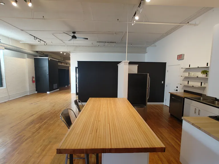 17 N Elizabeth St #2R — Photo 4