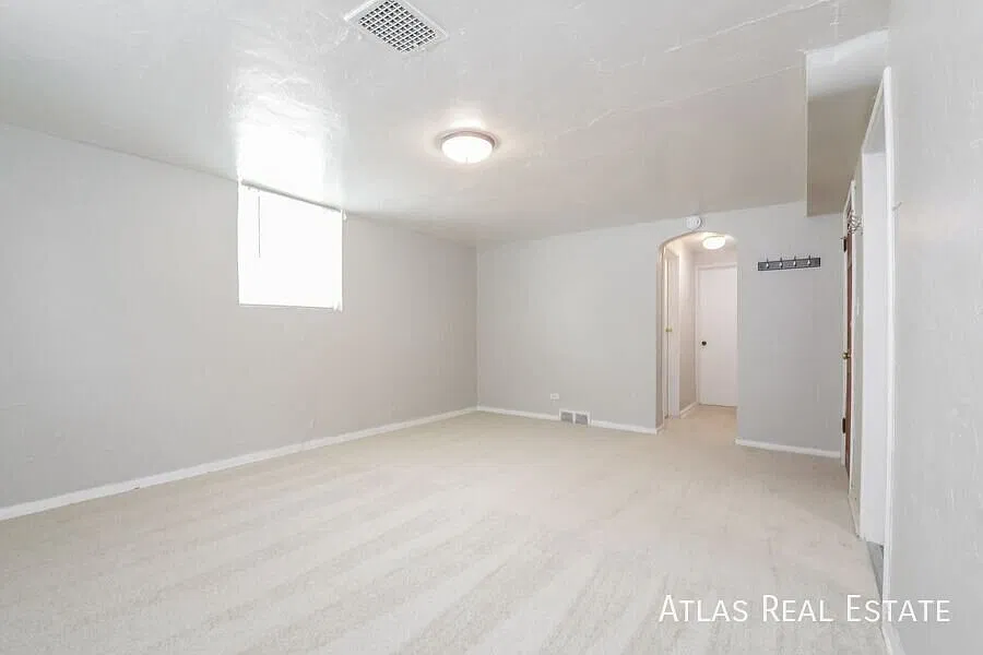 Save $1295! Rent Includes Includes Gas, Water, Sewer, Wifi, And Trash. Waived Application Fees Wi... — Photo 4