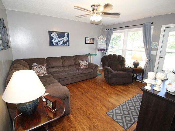 5th image of 11002 Benson Ln
