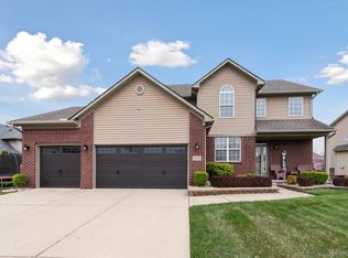 30826 Lower Ridge Dr, New Boston, MI 48164