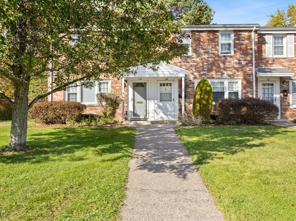 126 Coventry Cir Unit 126, Brockton, MA 02301