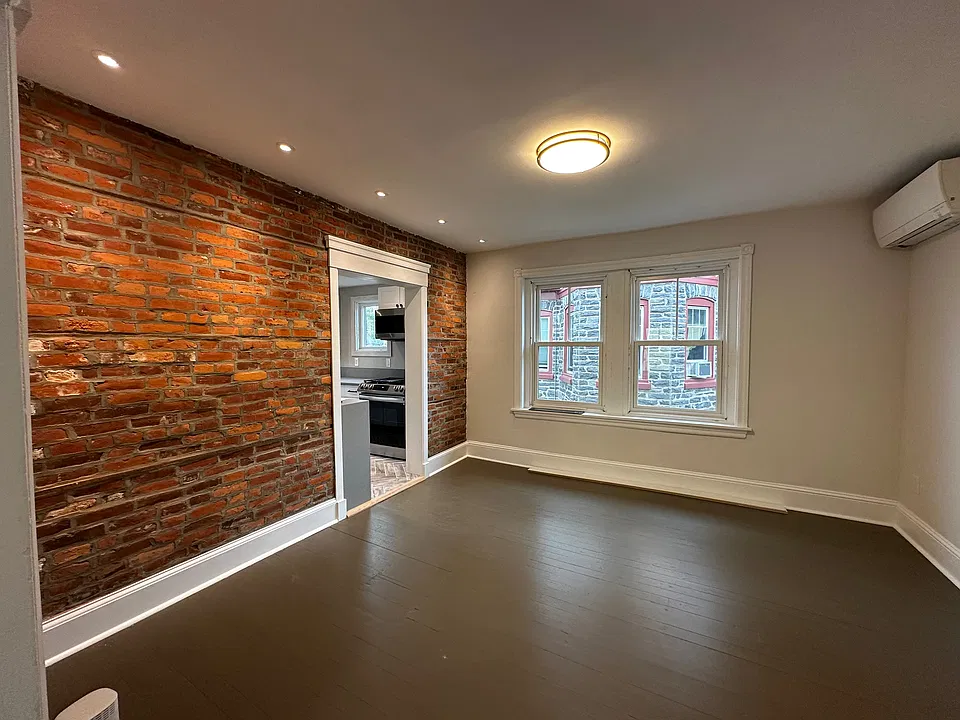 105 Cricket Ave #2