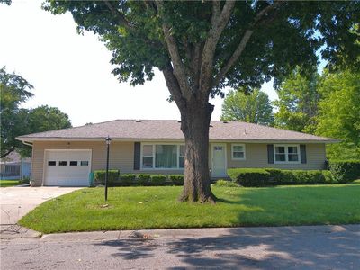 1101 Nakomis Dr, Paola, KS, 66071