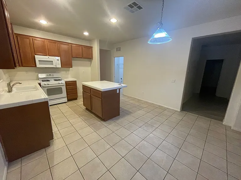 14190 Blackstone St — Photo 18