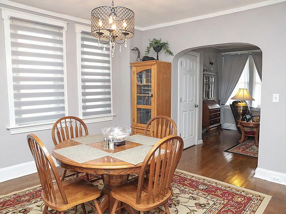 3rd image of 2011 Howell St