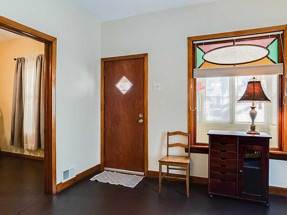 4th image of 3032 Polk St NE
