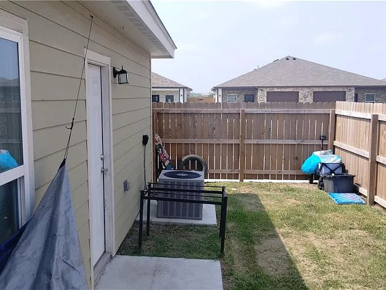 2332 N Valley Cir — Photo 2