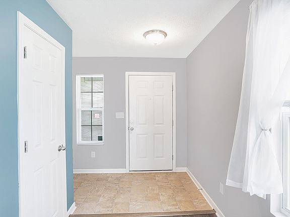 4th image of 2033 Creekstone Dr