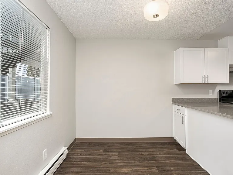 1418 Valley Ave E — Photo 16