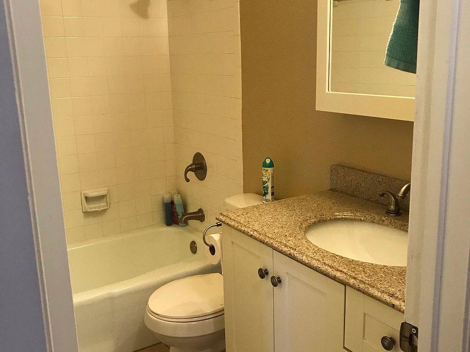 1st image of 818 Chaucer Dr