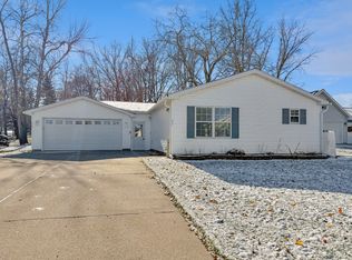 211 Deep Lake Dr, Williamston, MI 48895