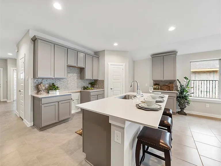 7906 Brumbly Ln — Photo 4