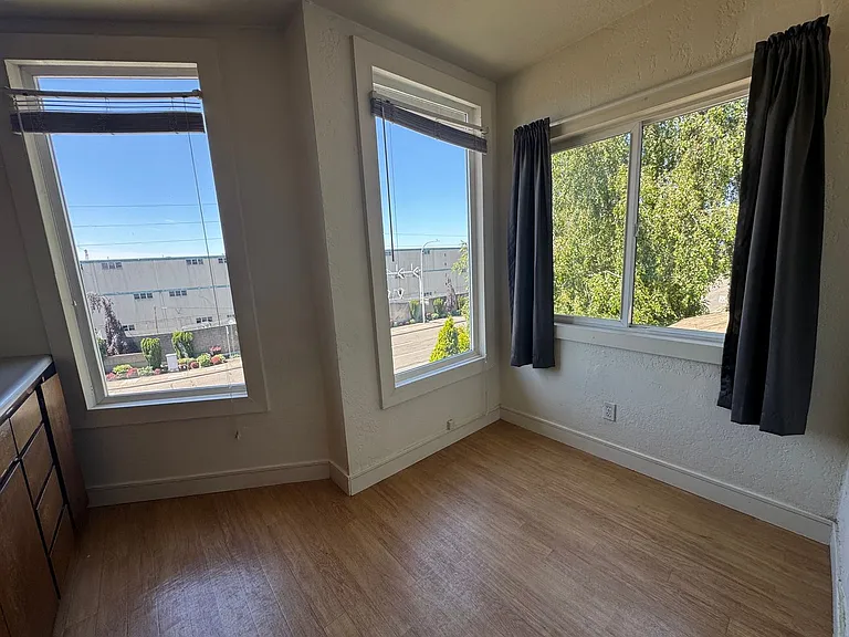 1201 Everett Ave — Photo 11