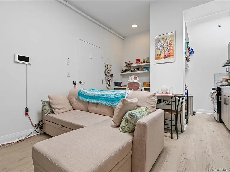 19 Whitney Ave #B — Photo 4