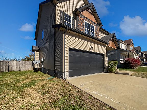 3rd image of 743 Sleek Fox Dr