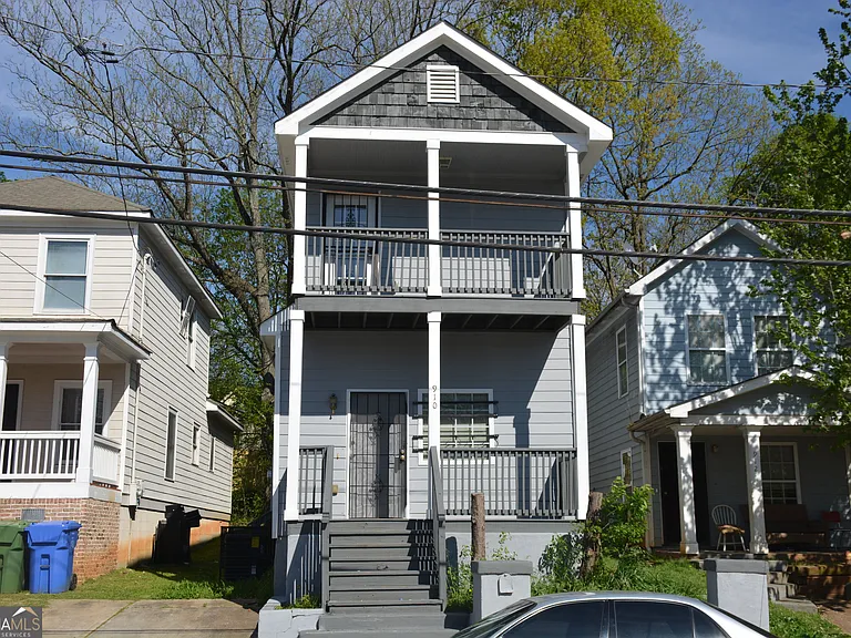 910 McDaniel St SW — Photo 1