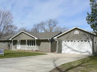 4789 Edgewater Beach Rd, Green Bay, WI 54311