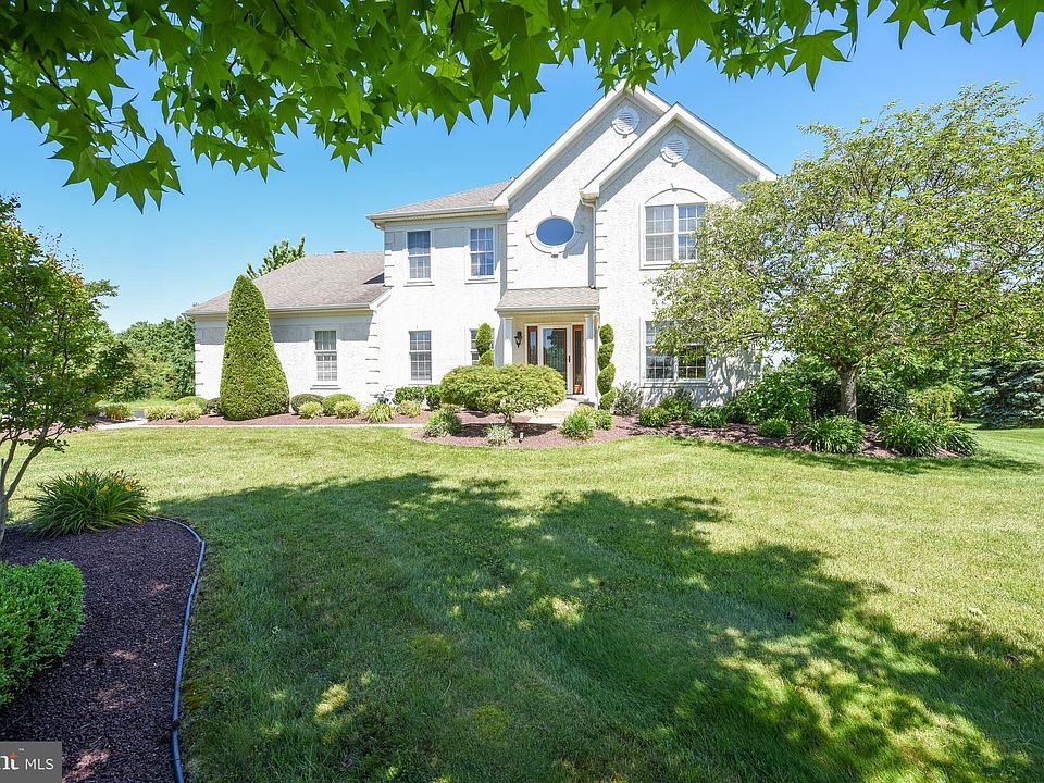 1st image of 27 Dartmouth Ln