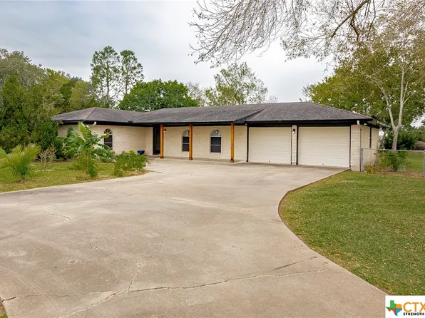 202 Michael St, Inez, TX 77968