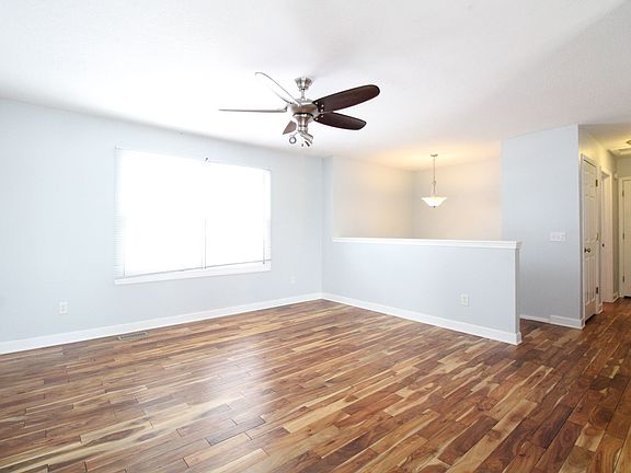 3rd image of 1021 Aspen Dr