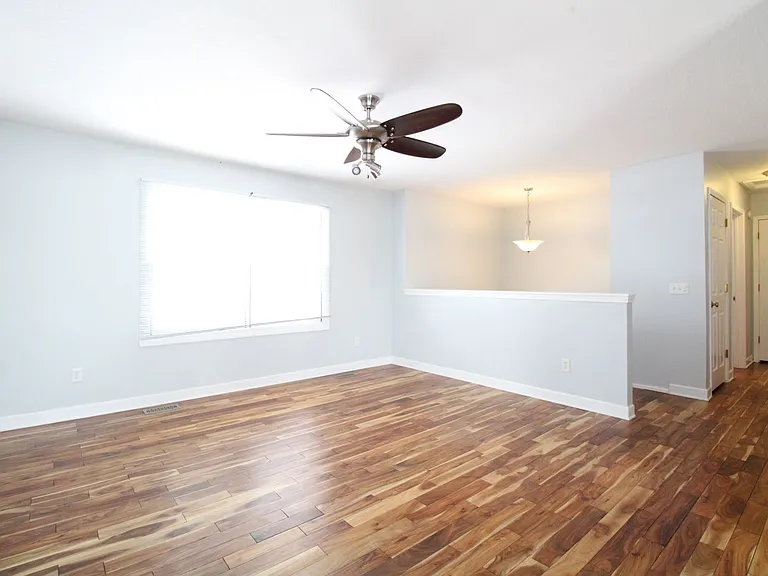 1021 Aspen Dr — Photo 3