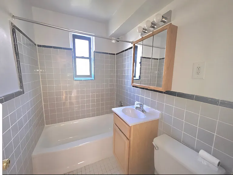 14202 84th Dr #5E — Photo 12