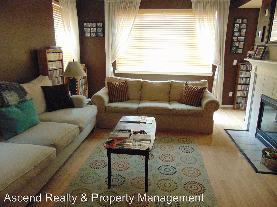 2nd image of 1492 SE Gerhard Dr