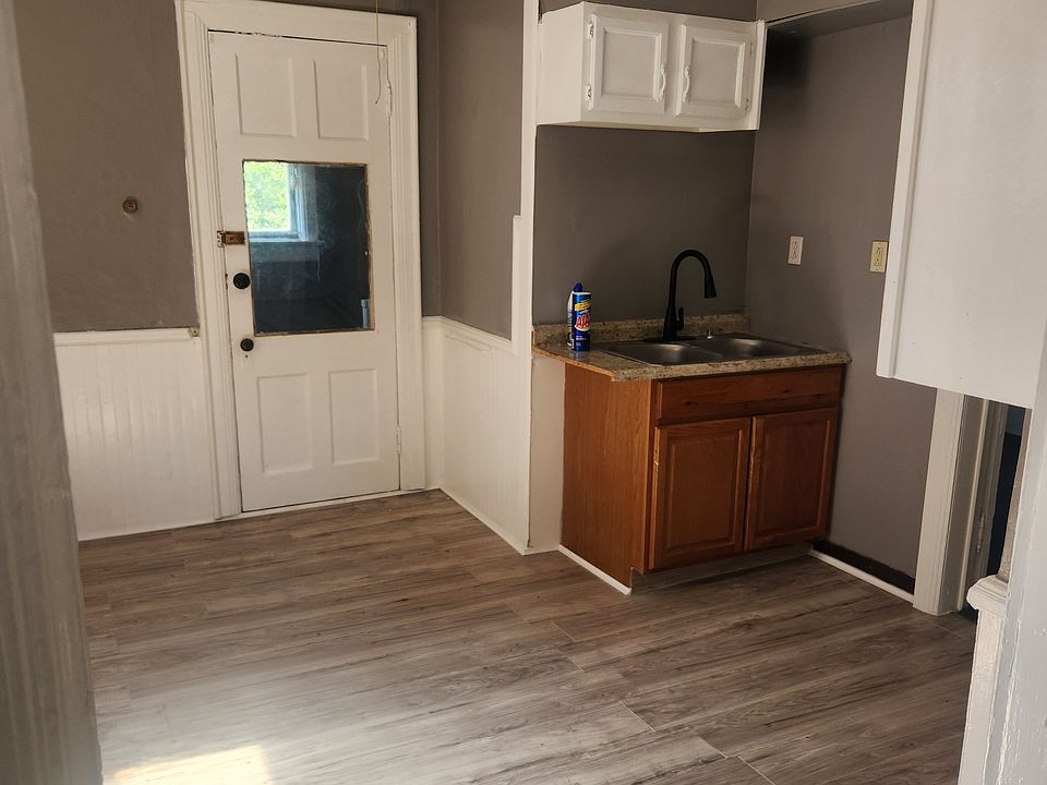 1st image of 130 Ontario St #2