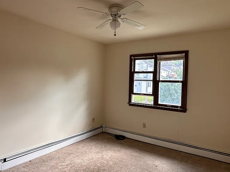 411 Marion St — Photo 16