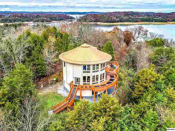4th image of 369 Mountain Lake Way