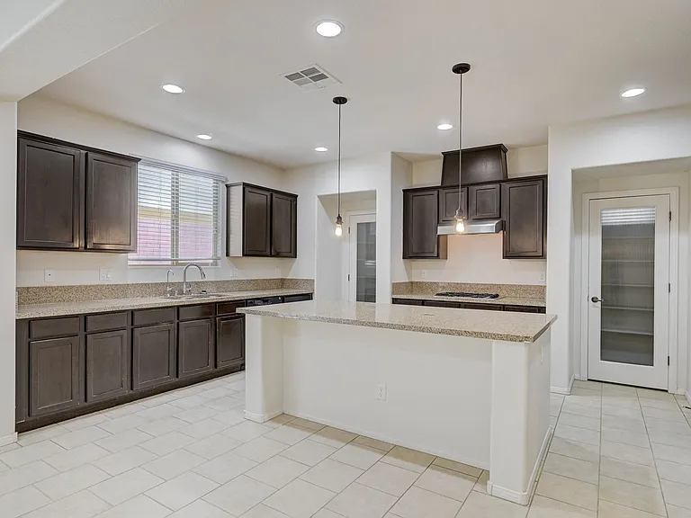 6637 Cliff Shore Ct — Photo 10