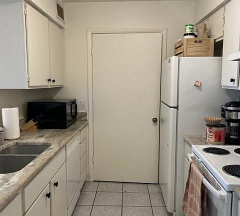 3rd image of 402 Fredericksburg St #2