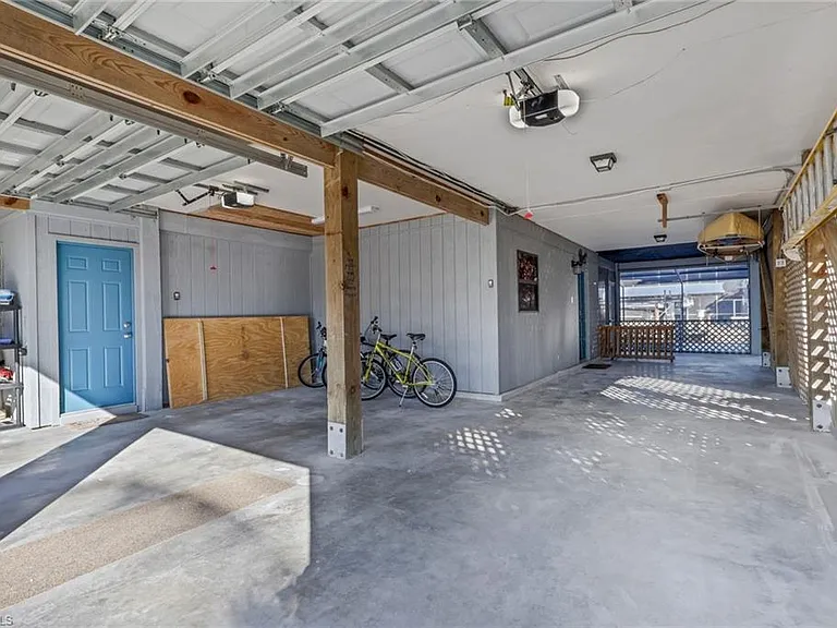 1282 Belaire Ct W — Photo 35