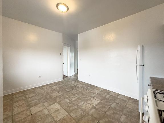 4th image of 2638 N Milwaukee Ave #3M