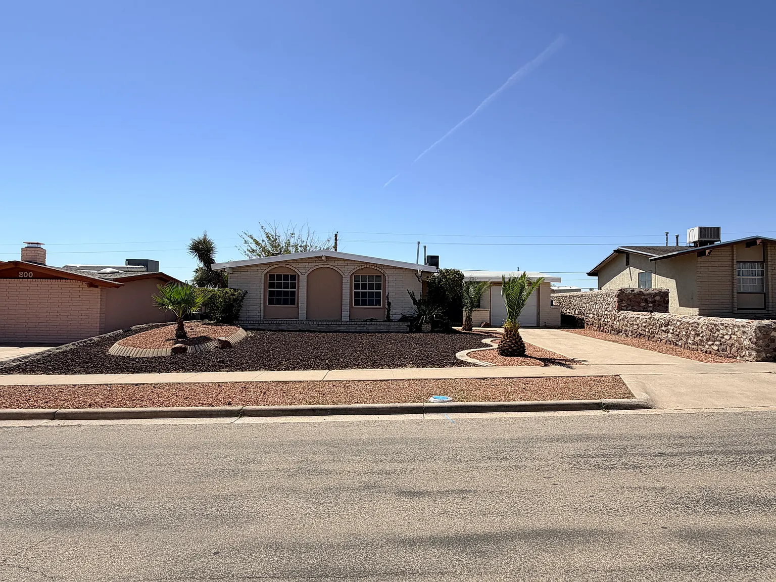 3 bed, 1292 sqft, $1,650 — Photo 1