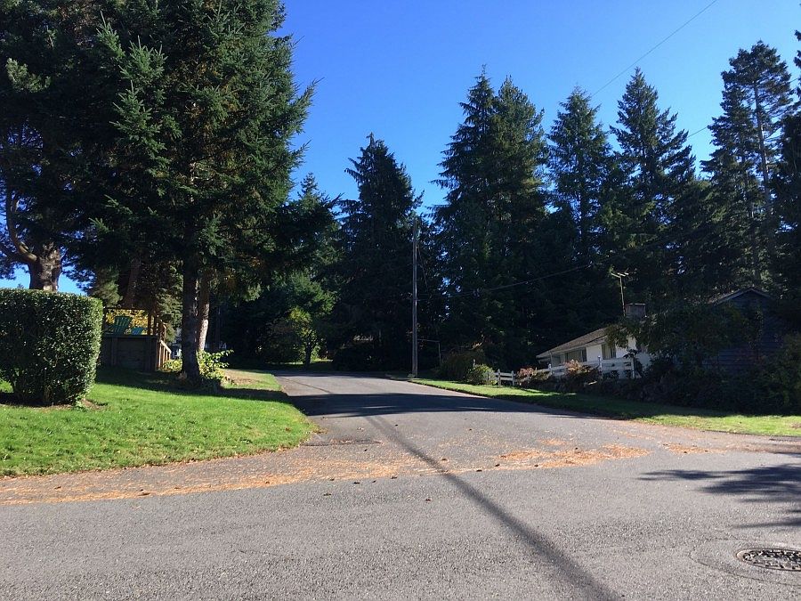 2nd image of 131 NE 166th St