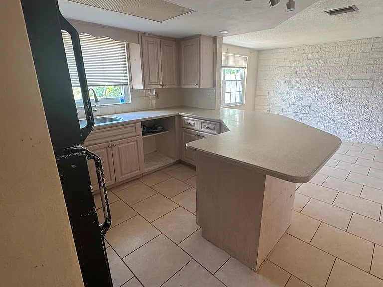 9125 Hunt Club Ln — Photo 6